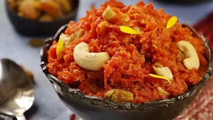 Gajar Ka Halwa Recipe: बिना कद्दूकस किए ऐसे बनाएं गाजर का हलवा, आएगा बाजार जैसा स्वाद