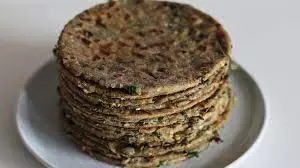 Bajra Thepla Recipe: सर्दियों में बनाएं  बाजरा थेपला, ये स्वादिष्ट भी है और हेल्दी भी