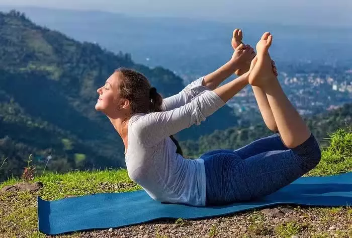 Yoga Tips: खाने के बाद करें ये योगासन, जल्दी पचेगा खाना