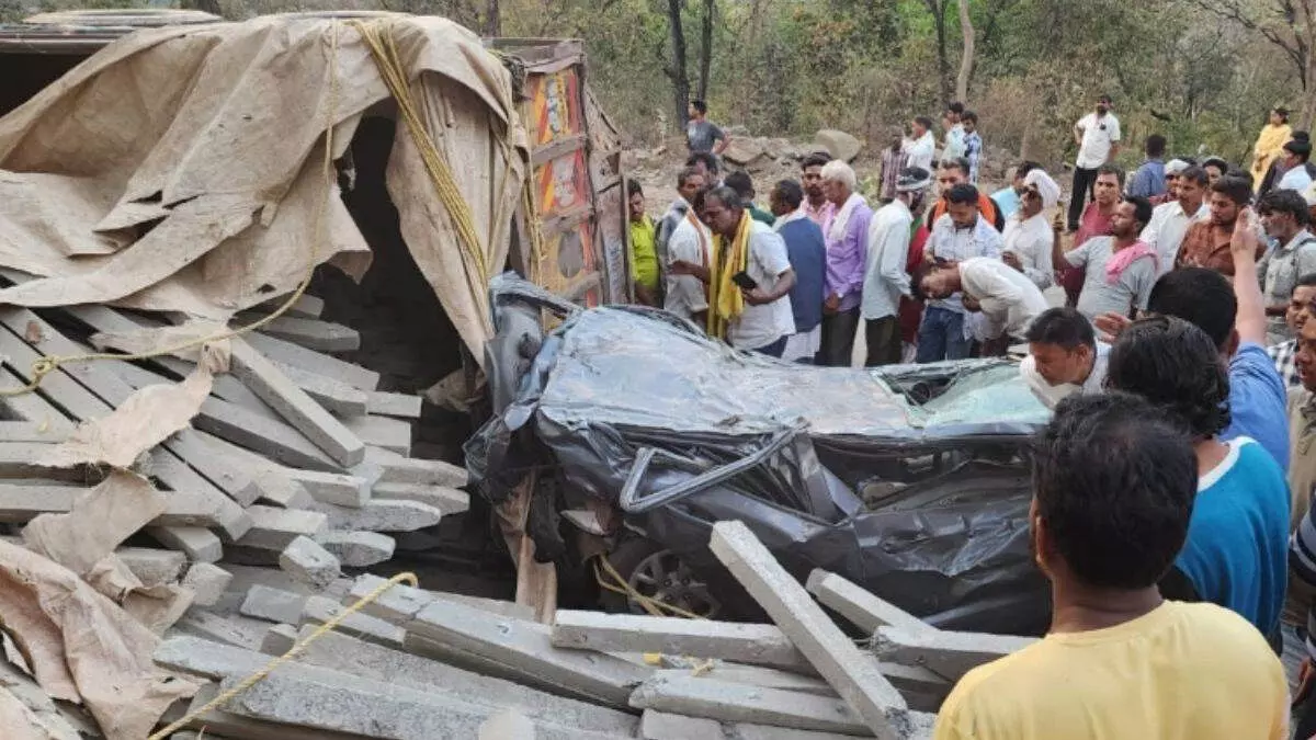 Odisha: संबलपुर में ट्रक ने कार को टक्कर मार दी, दो भाजपा नेताओं की मौत, दो घायल