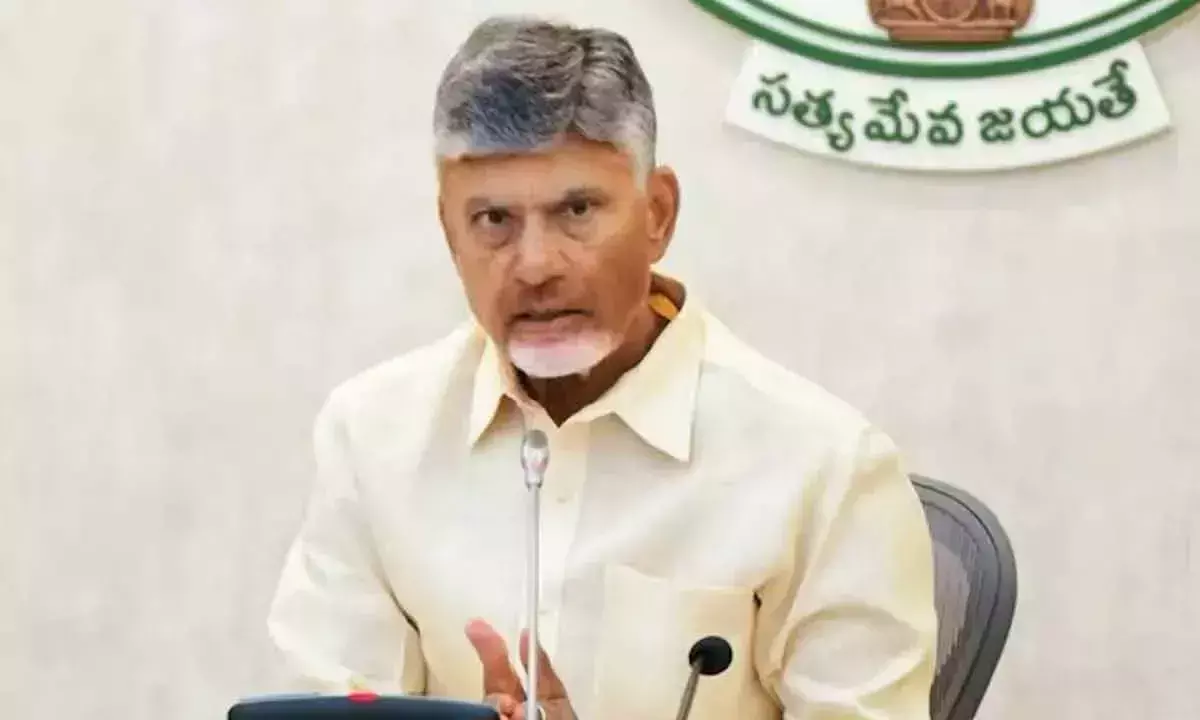 Chandrababu ने श्यामला को ऐतिहासिक 150 किमी तैराकी के लिए बधाई दी