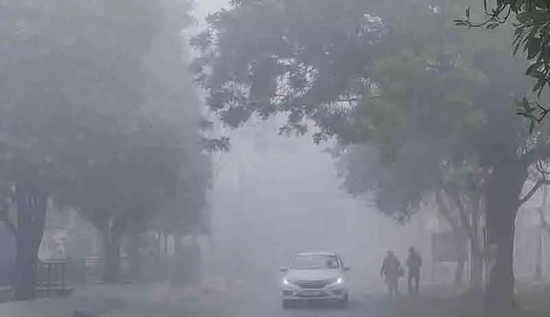 कोहरे के मौसम और वायु प्रदूषण में वृद्धि के कारण AQI रीडिंग में असमानता