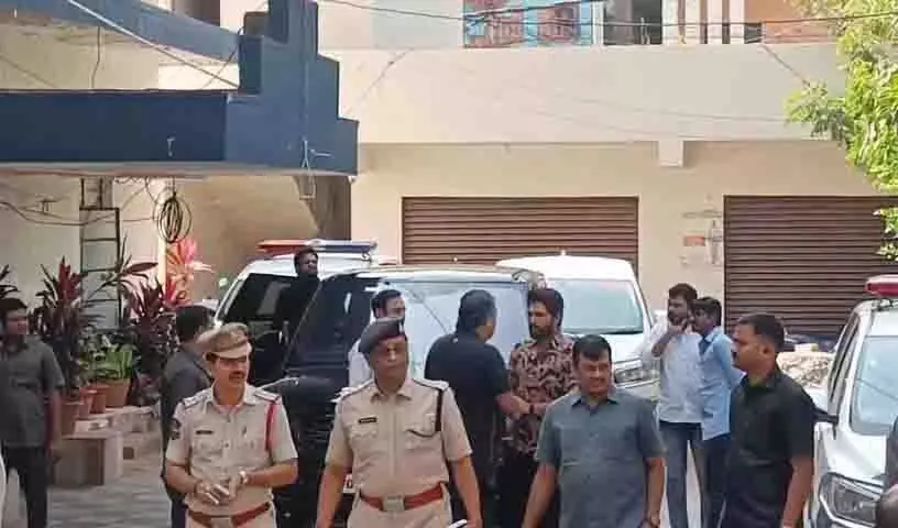 अदालत द्वारा निर्धारित जमानत शर्तों के तहत Allu Arjun चिक्कड़पल्ली पुलिस स्टेशन पहुंचे