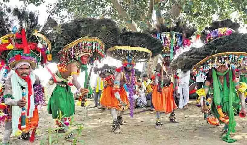 आदिवासी आवासों में CFR लागू करने की योजना बना रही