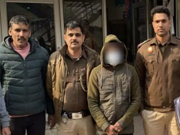 Delhi: तीन साल से अवैध रूप से रह रहे बांग्लादेशी नागरिक को गिरफ्तार कर वापस भेजा गया