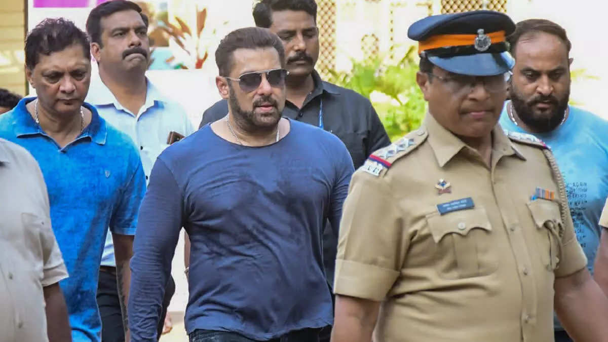 Salman खान के घर पर सुरक्षा कड़ी कर दी