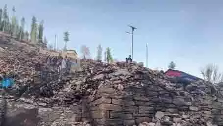 Tandi village के अग्नि पीड़ितों ने पुनर्वास की मांग की