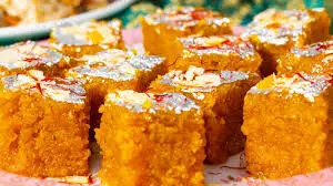 Moong Dal Barfi खुशियों के अवसर पर अलग ही रंग जमाती है यह मिठाई