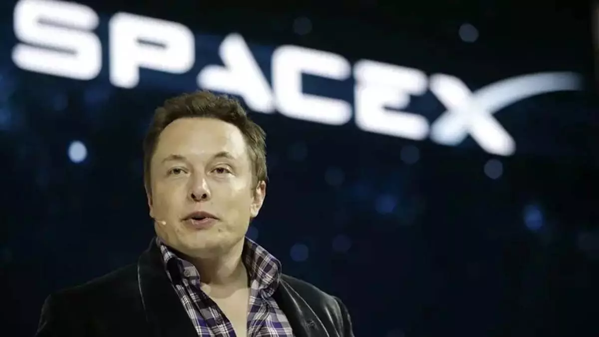 Elon Musk ने निगेल फरेज से ब्रिटेन के सुधारवादी नेता के पद से हटने का आह्वान किया