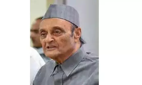कर्ण सिंह ने जम्मू-कश्मीर का राज्य का दर्जा बहाल करने का आह्वान किया कर्ण सिंह ने जम्मू-कश्मीर का राज्य का दर्जा बहाल करने का आह्वान किया