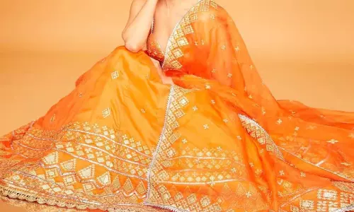 Fashion Tips:सगाई से लेकर रिसेप्शन तक किसी भी मौके पर आकर्षक लगेगा ऑरेंज लहंगा