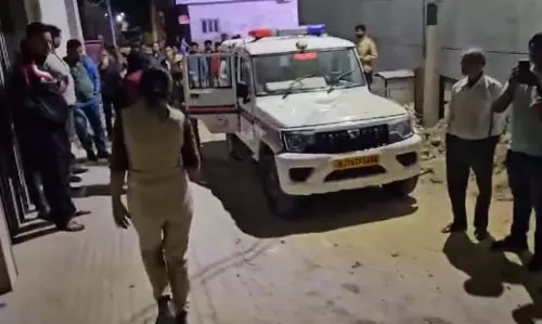 सेक्स बाजार से 68 लड़के-लड़कियां गिरफ्तार, 250 पुलिसकर्मियों ने मारी रेड सेक्स बाजार से 68 लड़के-लड़कियां गिरफ्तार, 250 पुलिसकर्मियों ने मारी रेड