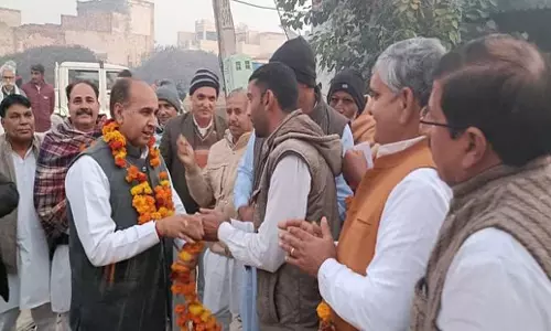 Haryana: विधायक ने आदमपुर क्षेत्र में दौरे के दौरान सुनीं जन शिकायतें Haryana: विधायक ने आदमपुर क्षेत्र में दौरे के दौरान सुनीं जन शिकायतें