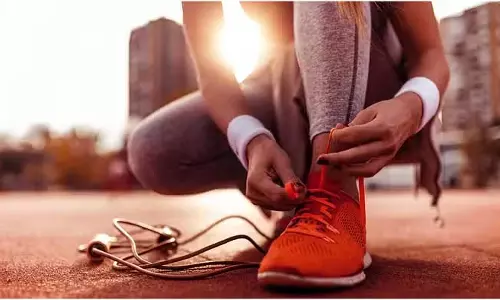 Weight Loss Tips: पैदल चलने से कम हो सकती है शरीर की चर्बी, जानें चलने का सही तरीका