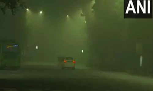 सर्दी के कोहरे के कारण Delhi में विमान और ट्रेन सेवाएं बाधित