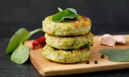 Mushroom Galouti Kebab: इस रेसिपी से बने मशरूम गैलौटी कबाब आपके मुंह में पिघल जाएंगे Mushroom Galouti Kebab: इस रेसिपी से बने मशरूम गैलौटी कबाब आपके मुंह में पिघल जाएंगे