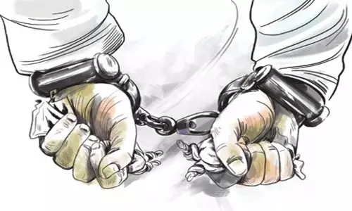 Telangana: तेलंगाना में अवैध रूप से भूमि पंजीकरण करने के आरोप में तहसीलदार गिरफ्तार