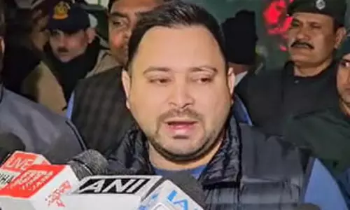 तेजस्वी यादव का प्रशांत किशोर पर तंज, वैनिटी वैन में एक्टर बैठते हैं