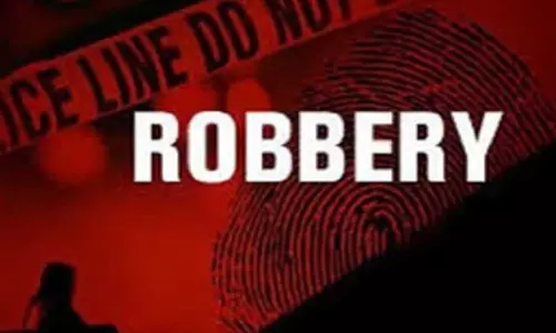 Odisha: राउरकेला में लुटेरों ने तीन वाहन शोरूम लूटे Odisha: राउरकेला में लुटेरों ने तीन वाहन शोरूम लूटे