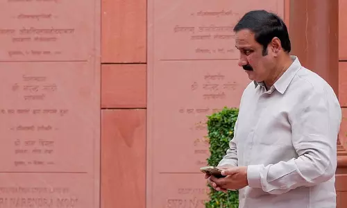Tamil Nadu : पीएमके संकट में, बेटे ने मुखिया को दी चुनौती Tamil Nadu : पीएमके संकट में, बेटे ने मुखिया को दी चुनौती