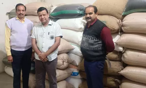 कालाबाजारी पर कड़ी निगरानी, गोदाम से कई क्विंटल धान जब्त कालाबाजारी पर कड़ी निगरानी, गोदाम से कई क्विंटल धान जब्त