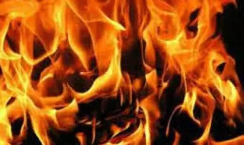 Lakhimpur Kheri: रेस्टोरेंट में अचानक लगी आग, काम कर रहा कर्मचारी झुलसा Lakhimpur Kheri: रेस्टोरेंट में अचानक लगी आग, काम कर रहा कर्मचारी झुलसा