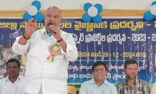 Telangana: गडवाल विधायक बंदला कृष्ण मोहन रेड्डी ने छात्रों को प्रेरित किया