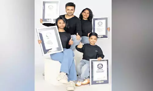 Andhra: अनकापल्ले के व्यक्ति और उसके परिवार ने कई विश्व रिकॉर्ड बनाए Andhra: अनकापल्ले के व्यक्ति और उसके परिवार ने कई विश्व रिकॉर्ड बनाए
