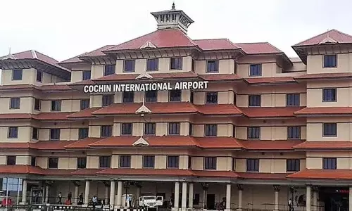 Kerala: पायलट की ड्यूटी के घंटे खत्म, एयरपोर्ट पर यात्री फंसे Kerala: पायलट की ड्यूटी के घंटे खत्म, एयरपोर्ट पर यात्री फंसे