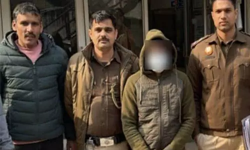 Delhi: 3 साल से अवैध रूप से रह रहे बांग्लादेशी नागरिक को गिरफ्तार कर वापस भेजा गया