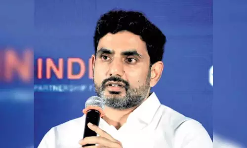 Nara Lokesh ने पूर्व सीएम को राज्य के विकास का गवाह बनने के लिए आमंत्रित किया Nara Lokesh ने पूर्व सीएम को राज्य के विकास का गवाह बनने के लिए आमंत्रित किया