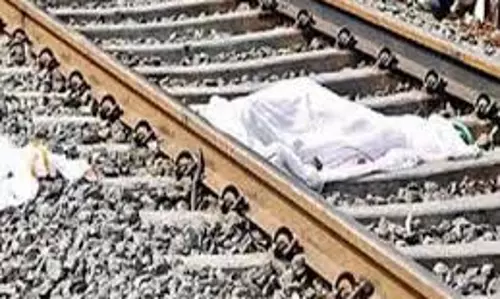 Up News: रेलवे लाइन के पास क्षत-विक्षत हालत में व्यक्ति का शव मिलने से हड़कंप