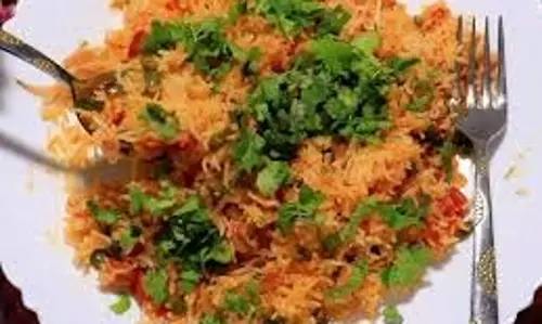 Recipe: रात के बचे हुए चावल से झटपट बनाएं चटपटा फ्राइड राइस Recipe: रात के बचे हुए चावल से झटपट बनाएं चटपटा फ्राइड राइस
