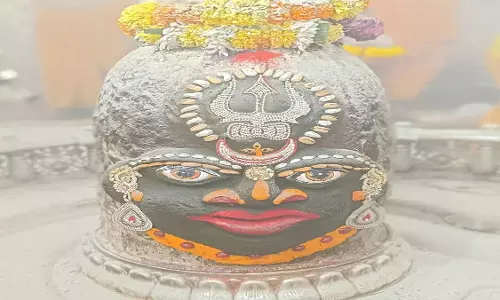 Ujjain:  भस्म आरती में मस्तक पर सजा चंद्र, त्रिशूल और डमरू से सजे महाकाल