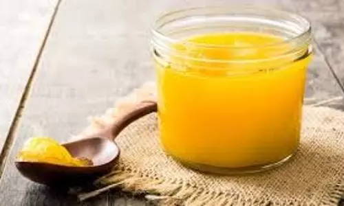 Skin Care: सर्दियों में ग्लोइंग स्किन के लिए रोजाना पिएं हल्दी के शॉट्स, जानें फायदे Skin Care: सर्दियों में ग्लोइंग स्किन के लिए रोजाना पिएं हल्दी के शॉट्स, जानें फायदे