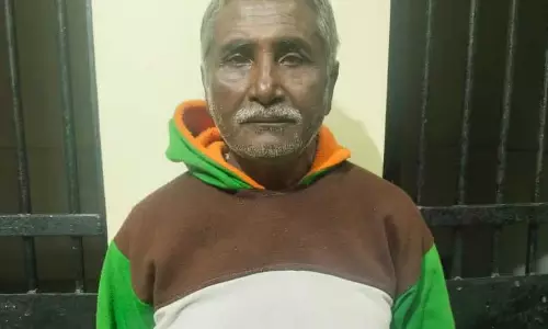 Assam : विदेशी नागरिक मकबूल हुसैन कई वर्षों की धोखाधड़ी के बाद गिरफ्तार Assam : विदेशी नागरिक मकबूल हुसैन कई वर्षों की धोखाधड़ी के बाद गिरफ्तार
