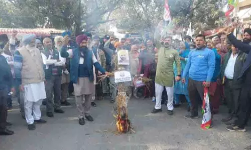 खनन के खिलाफ लोगों ने किया प्रदर्शन, CM Bhagwant Mann का पुतला जलाया