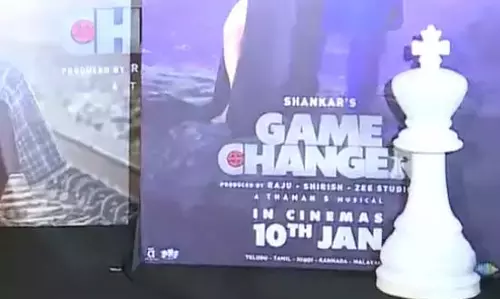 AP ने गेम चेंजर के लिए बेनिफिट शो, टिकट की कीमत में बढ़ोतरी की अनुमति दी AP ने गेम चेंजर के लिए बेनिफिट शो, टिकट की कीमत में बढ़ोतरी की अनुमति दी