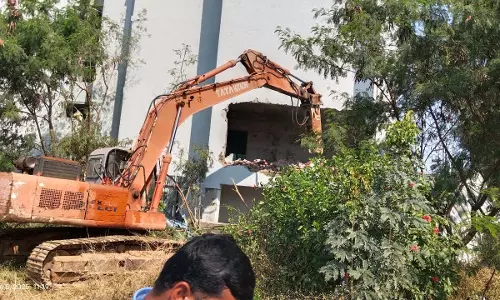 HYDRAA ने माधापुर की अयप्पा सोसायटी में 5 मंजिला अवैध इमारत को ध्वस्त कर दिया HYDRAA ने माधापुर की अयप्पा सोसायटी में 5 मंजिला अवैध इमारत को ध्वस्त कर दिया