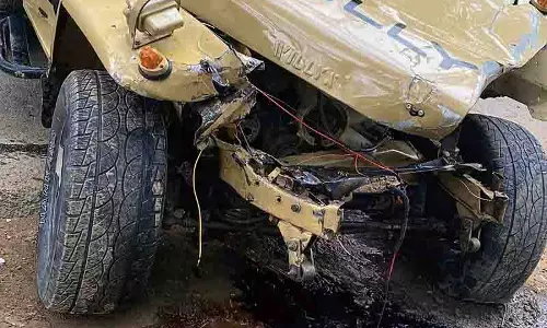 Jalandhar: नाबालिग ने खड़ी ट्रक में जीप घुसाई, मौत Jalandhar: नाबालिग ने खड़ी ट्रक में जीप घुसाई, मौत