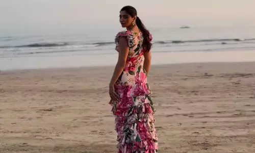 Akanksha Puri sexy video: दरिया किनारे आकांक्षा ने दिए किलर पोज