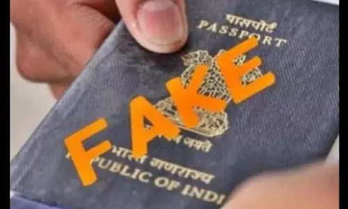 Fake passport case: पूर्व पुलिस अधिकारी गिरफ्तार Fake passport case: पूर्व पुलिस अधिकारी गिरफ्तार