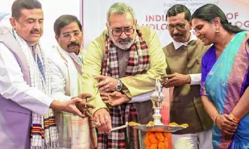 गिरिराज सिंह ने ममता बनर्जी से घुसपैठ रोकने के लिए CAA के कार्यान्वयन का समर्थन करने का आग्रह किया गिरिराज सिंह ने ममता बनर्जी से घुसपैठ रोकने के लिए CAA के कार्यान्वयन का समर्थन करने का आग्रह किया