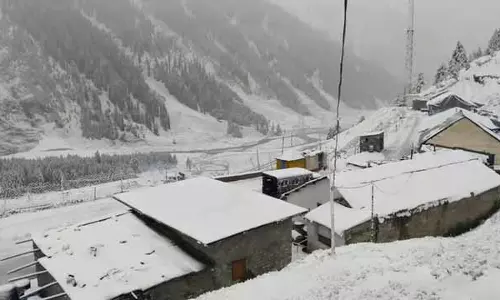 Kashmir घाटी के तापमान में गिरावट, कोकेरनाग शून्य से 8.1 डिग्री सेल्सियस नीचे सबसे ठंडा Kashmir घाटी के तापमान में गिरावट, कोकेरनाग शून्य से 8.1 डिग्री सेल्सियस नीचे सबसे ठंडा