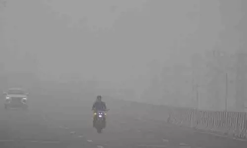 Ludhiana: घने कोहरे से शहर में जनजीवन अस्त-व्यस्त, सड़क और रेल यातायात प्रभावित