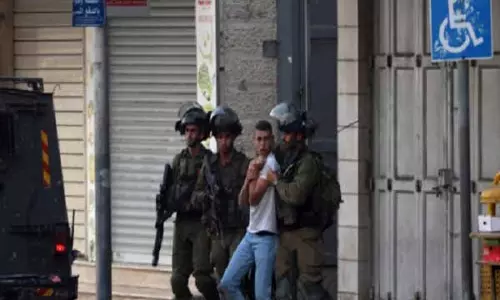 Israeli सैनिकों ने 2 फिलिस्तीनियों को गिरफ्तार किया