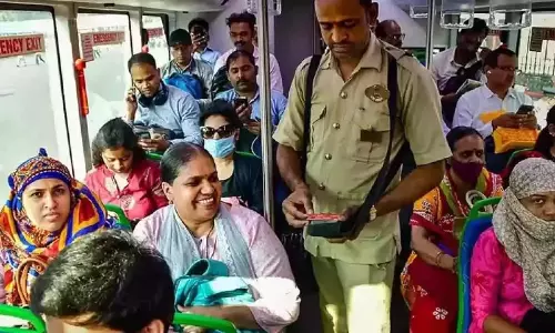 Karnataka: सार्वजनिक परिवहन की लागत बढ़ने के बावजूद निजी बसों का किराया स्थिर रहेगा Karnataka: सार्वजनिक परिवहन की लागत बढ़ने के बावजूद निजी बसों का किराया स्थिर रहेगा