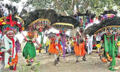 आदिवासी आवासों में CFR लागू करने की योजना बना रही