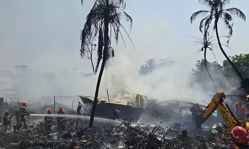 Kerala :  कक्कनाड के पास वज़हक्कला में स्क्रैप गोदाम में भीषण आग
