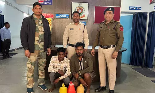 पुलिस टीम ने की दो बड़ी कार्रवाई, महुआ शराब जब्त पुलिस टीम ने की दो बड़ी कार्रवाई, महुआ शराब जब्त